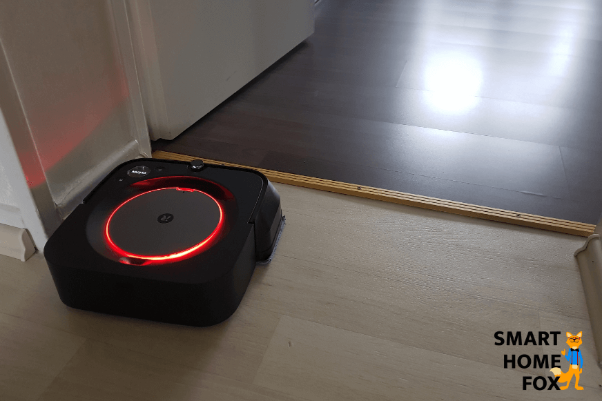 Der Leuchtring des iRobot Braava jet m6 Wischroboters leuchtet rot